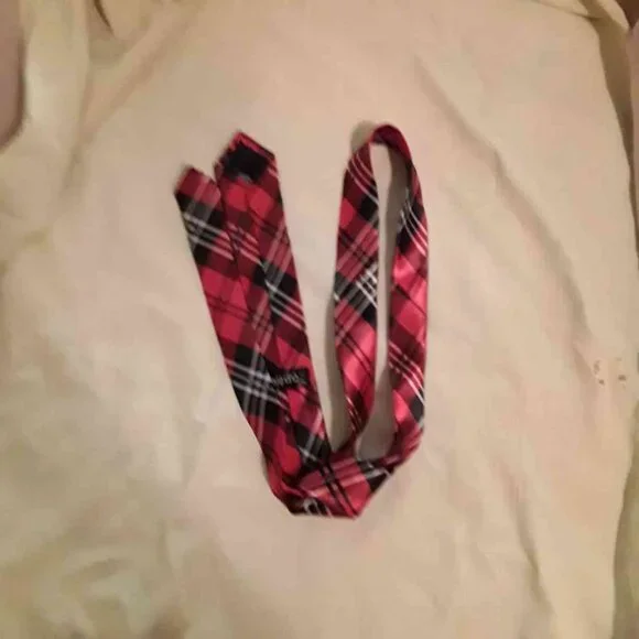 Plaid skirt & tie - Picture 5 of 5